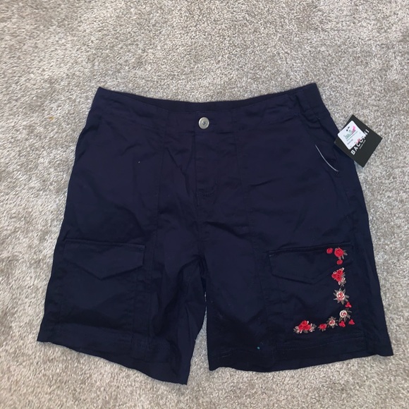BRAND NWT Baccini Dark Blue & Red Rose shorts sz 4 - Picture 2 of 7